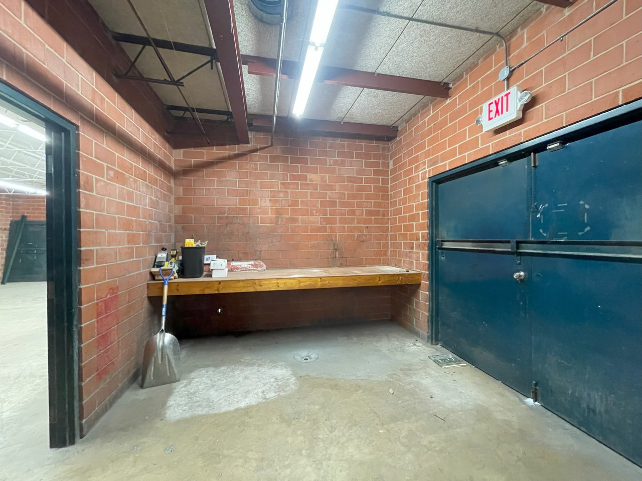 1202 N Flores | For Lease