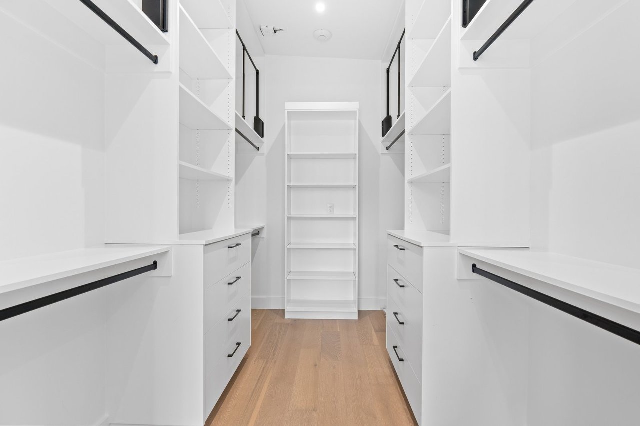 Luxxis Design 1104 Summit