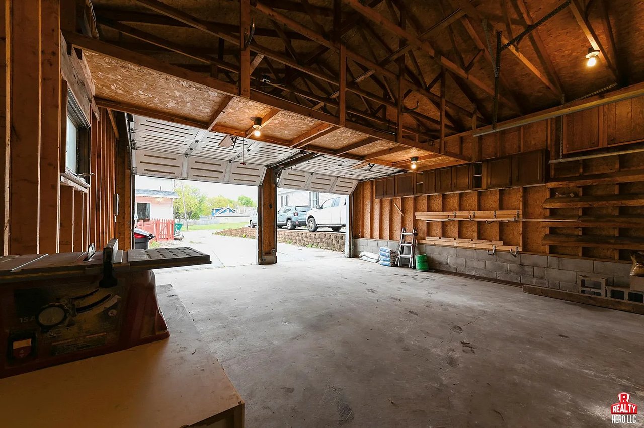 825 Allen Ave