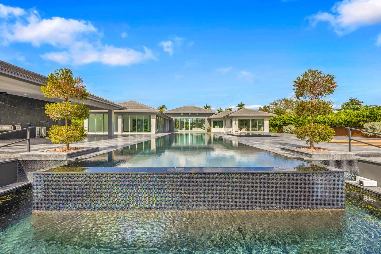 Your Private Resort - Everyday Of The Week