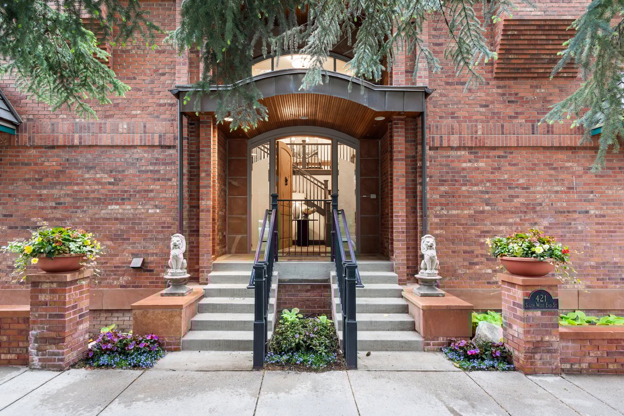 Beautiful Mountain Contemporary Townhome in Aspen Central Core