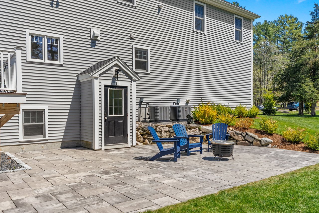 11 Lisa Ln Pembroke, MA 02359