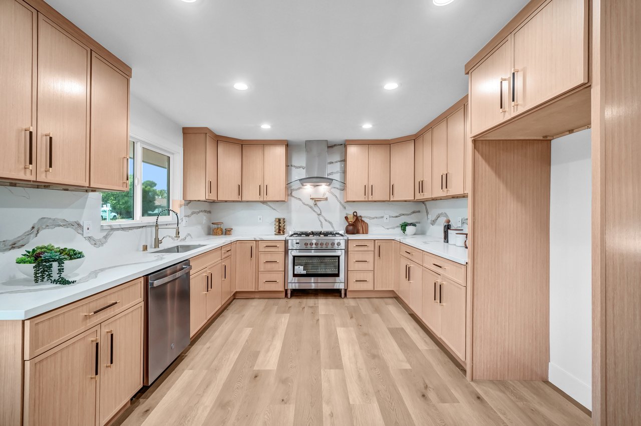13382 Mount Hood Dr