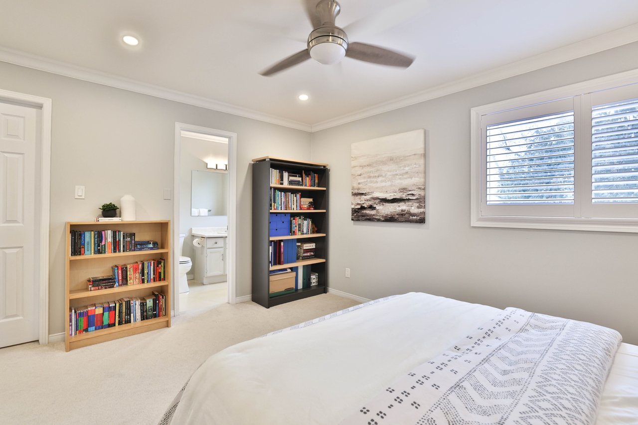 5255 Lakeshore Road 7