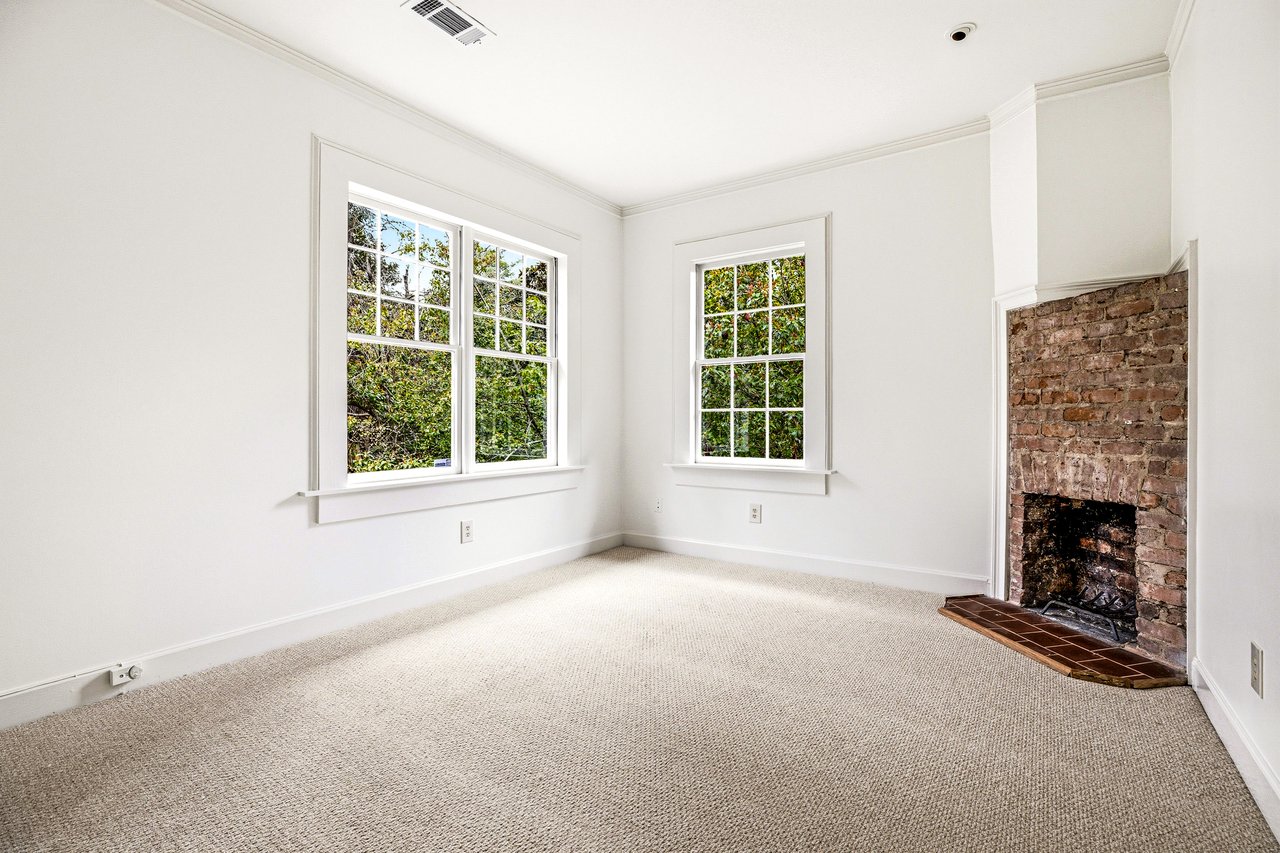 794 Springdale Road NE