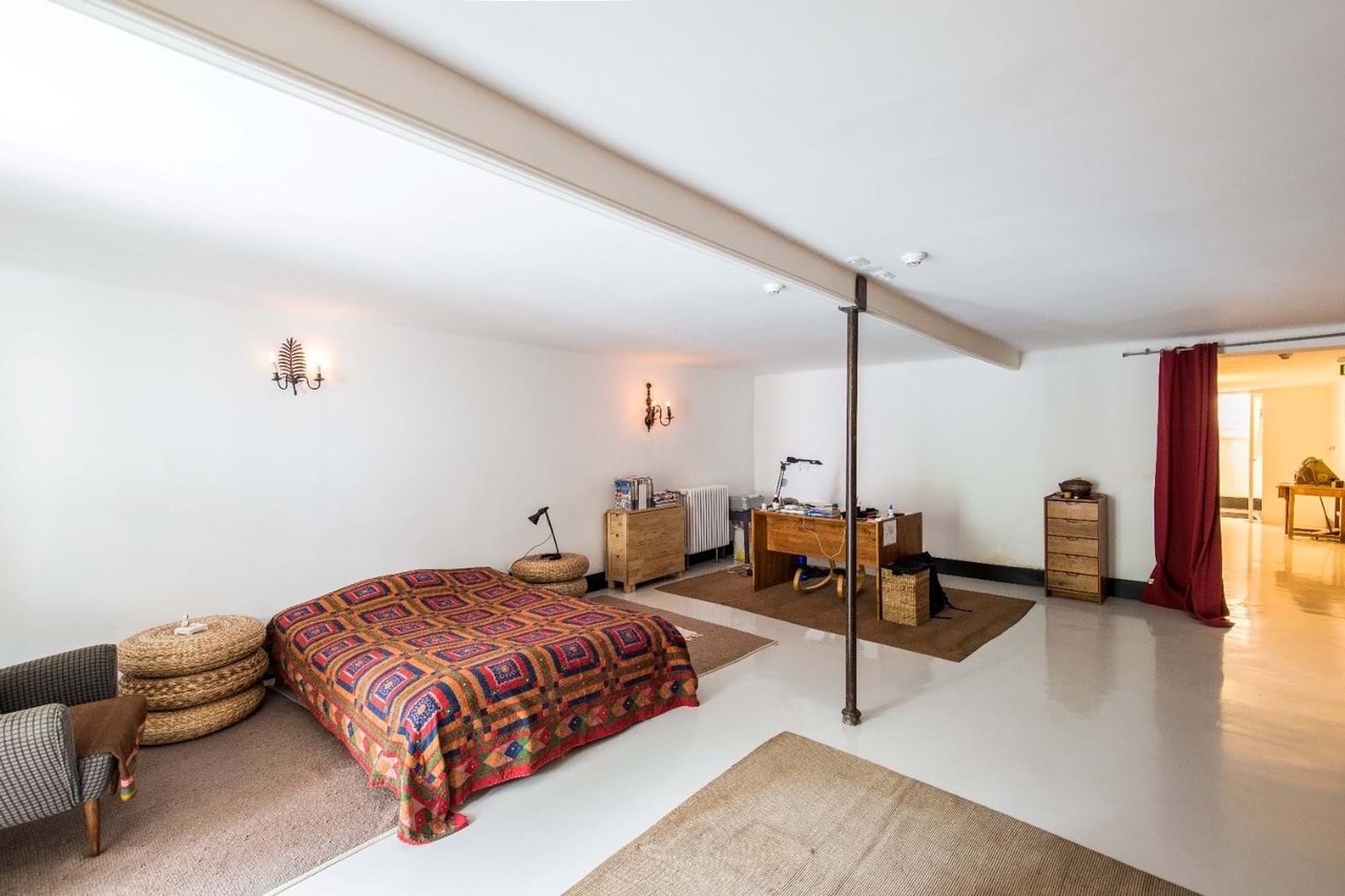 Elegant 4-Story Townhouse with Private Garden on Rua Álvares Cabral – Porto