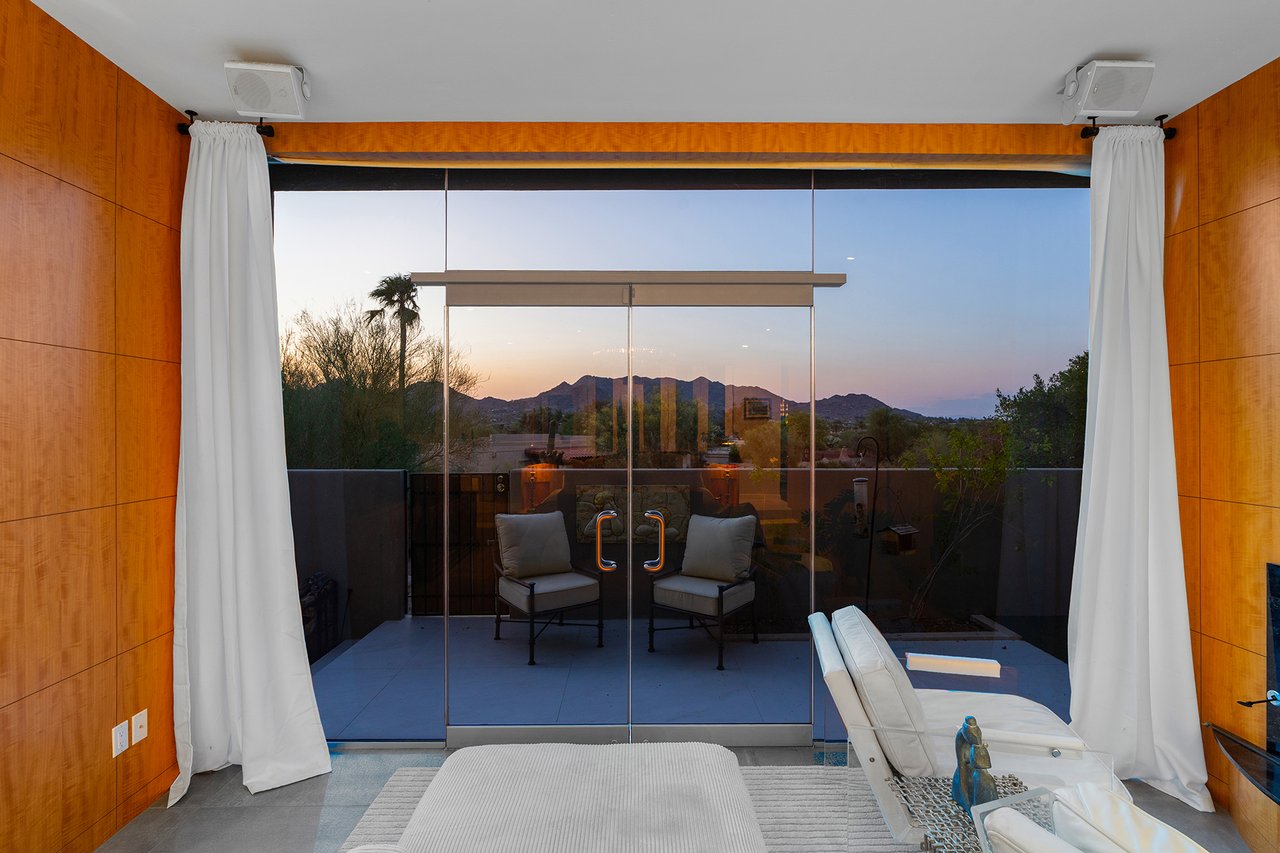 5905 N ECHO CANYON Lane