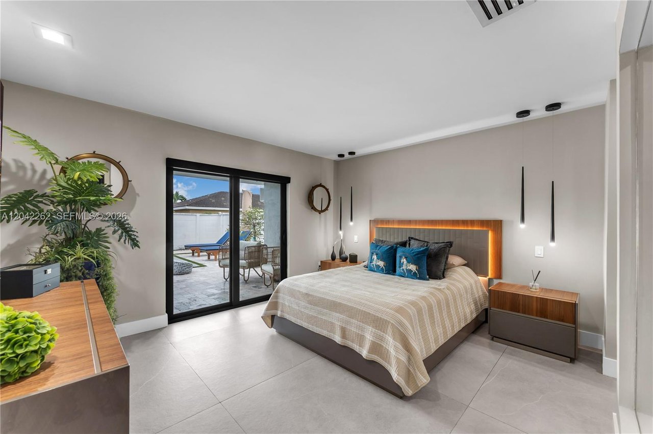 12772-sw-209-street-miami-home-for-sale-bedroom