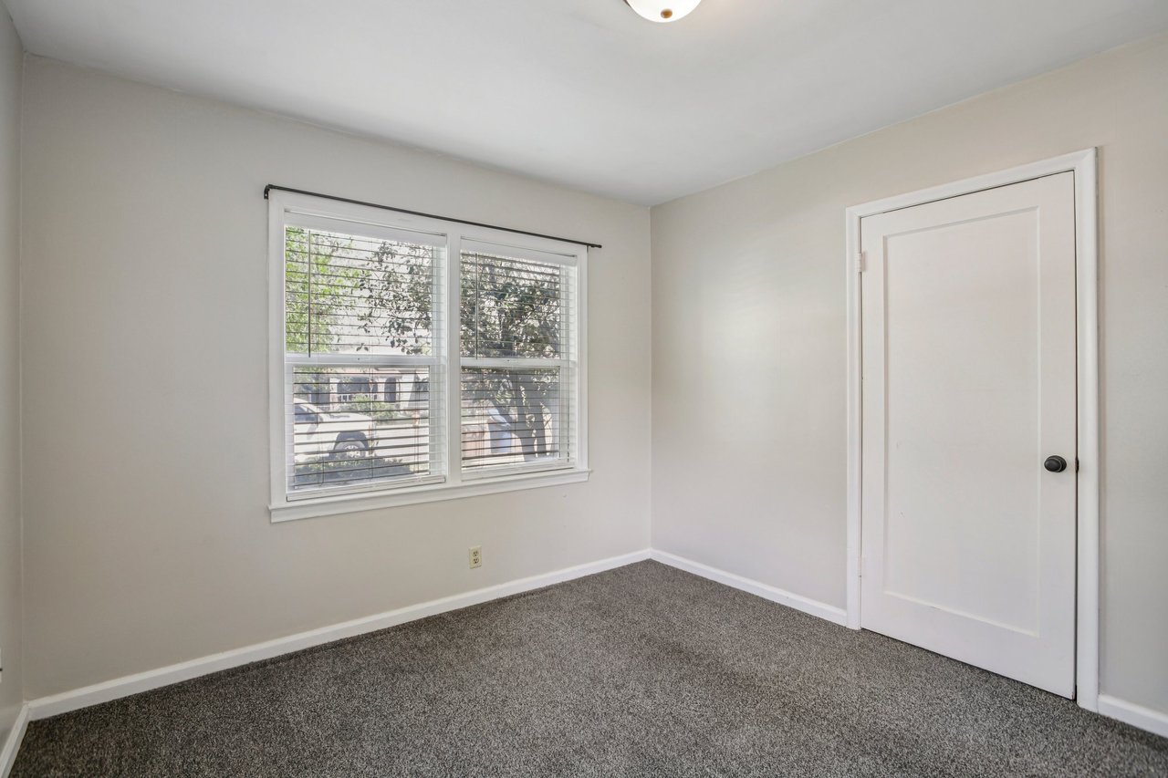 849 W Montague Ave