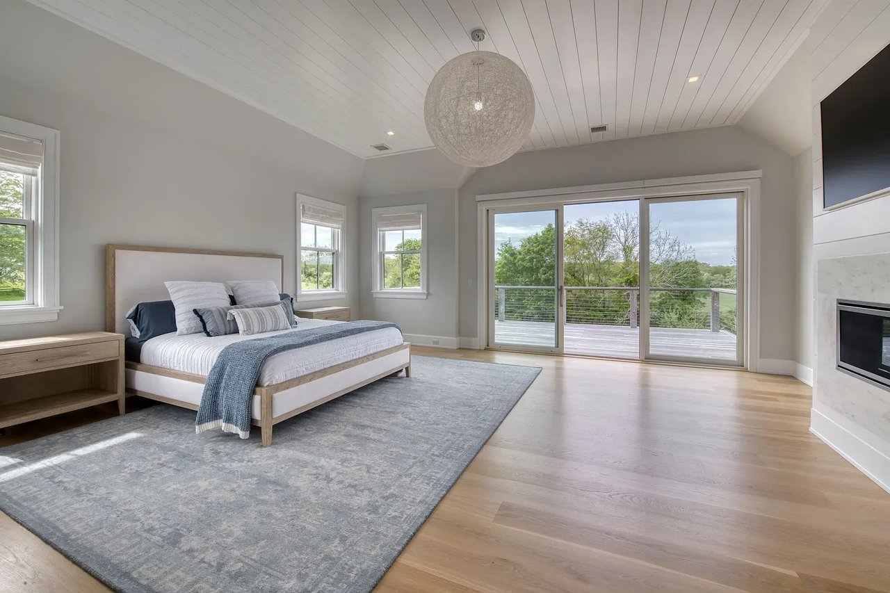 2892 Montauk Highway