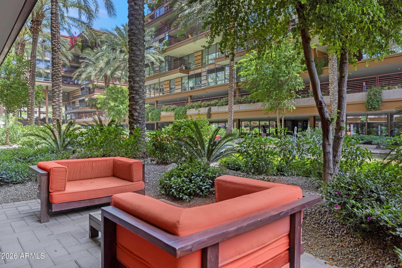 7161 E Rancho Vista Dr, #1004