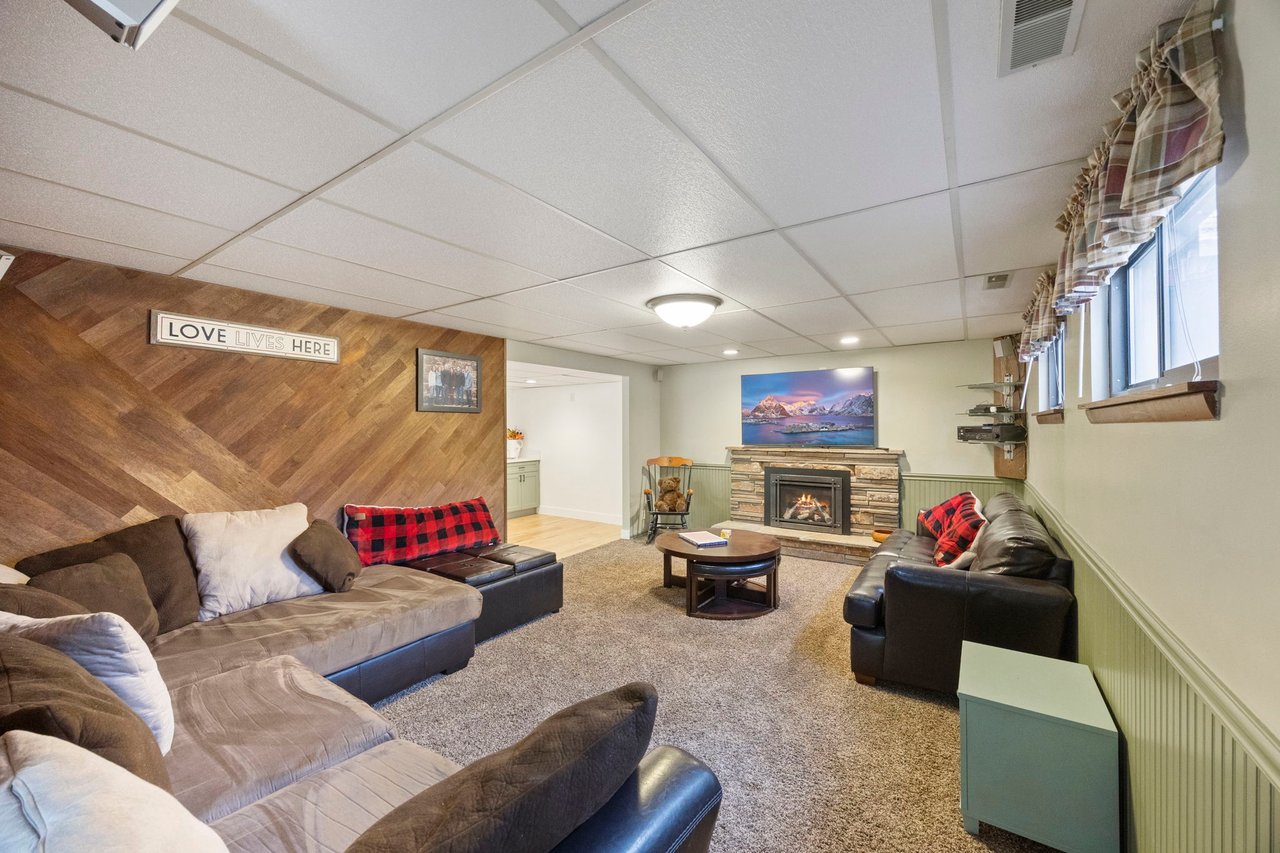 4372 S Hawarden Cir