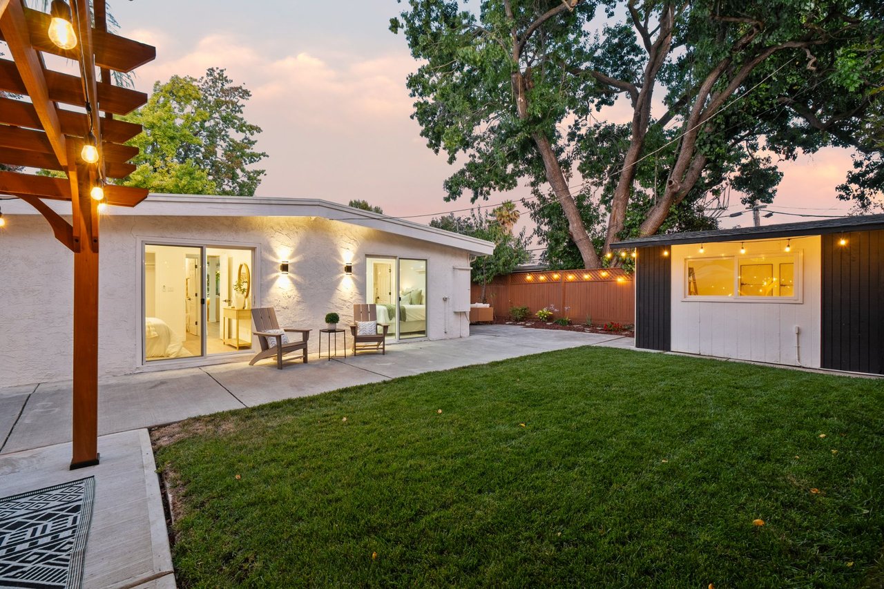 850 Las Palmas Drive