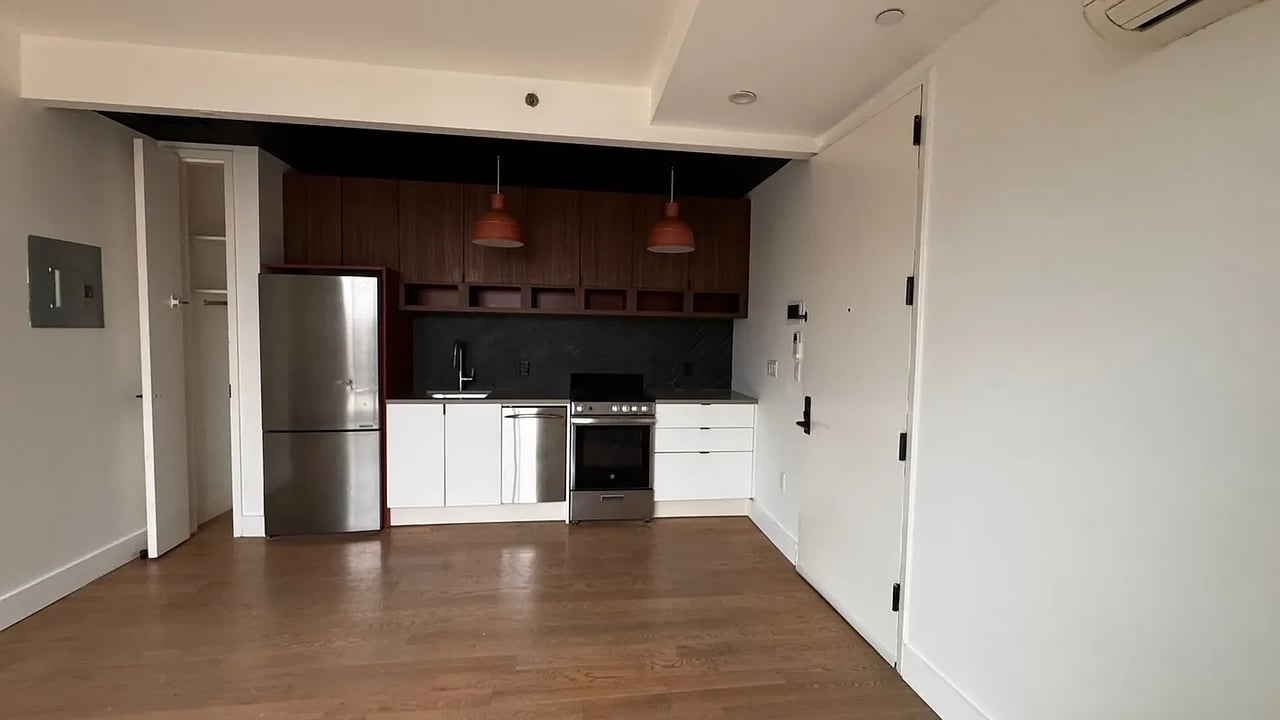 824 Lexington Ave 4I