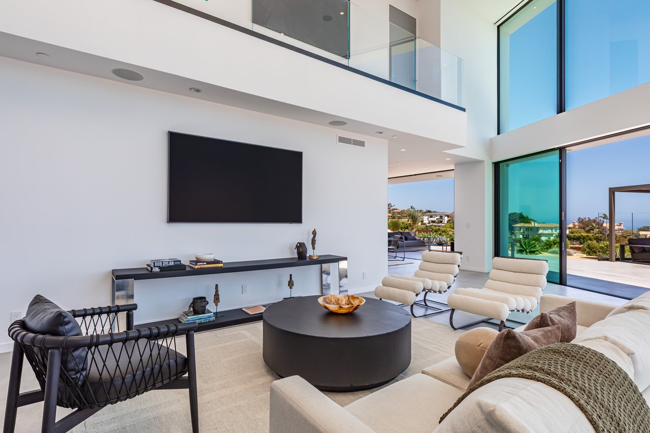 6156 Zumirez Dr