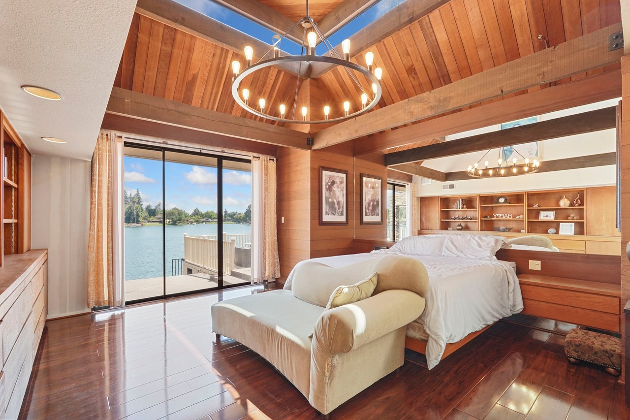 3845 Peninsula Ct