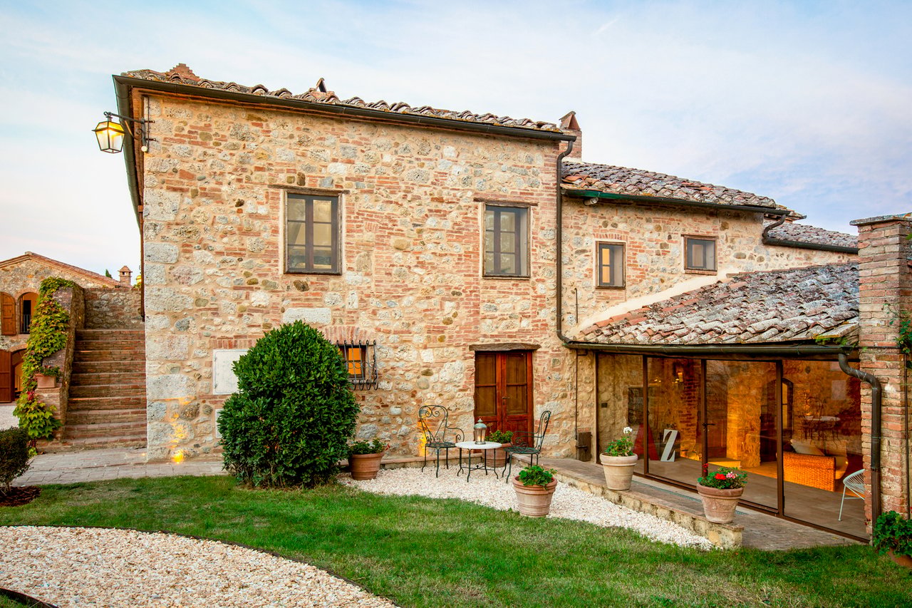 Country Luxury Home For Rent in Valdorcia