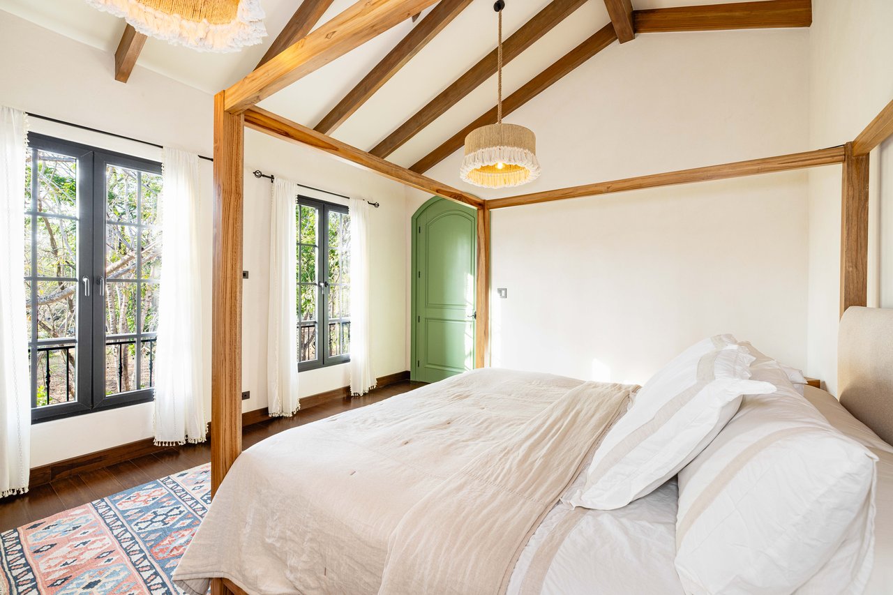 Casa Las Mareas | 4-Bedroom Beachfront Villa with Pool in Las Golondrinas, Hacienda Pinilla