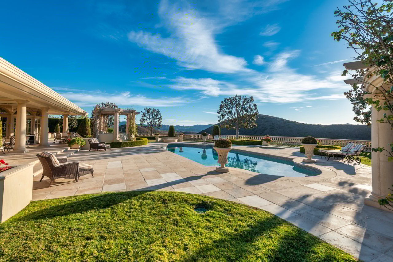 996 Vista Ridge Lane