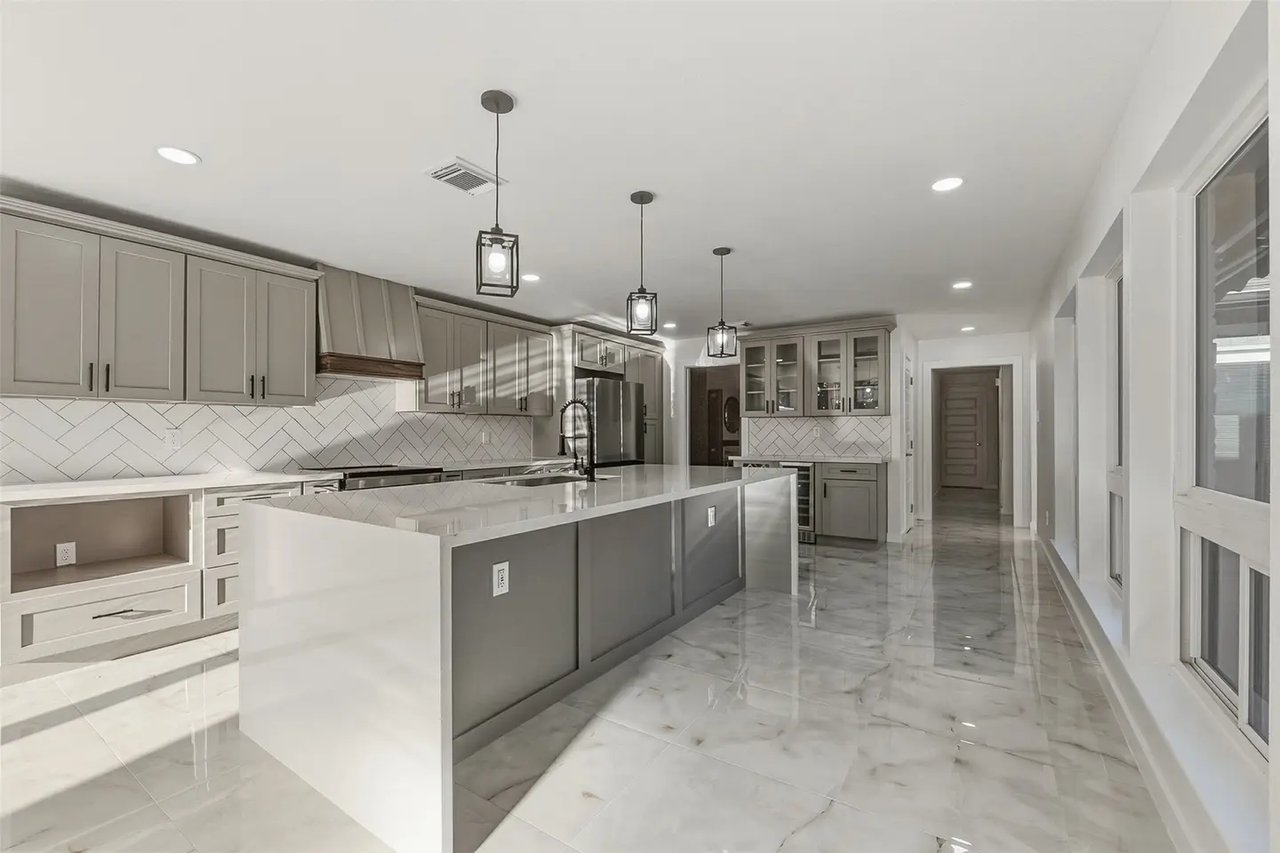 12034 Sugar Springs Dr