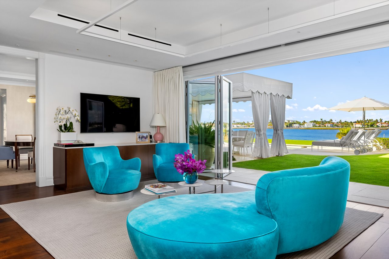 Georgian Waterfront Mansion on Everglades Island