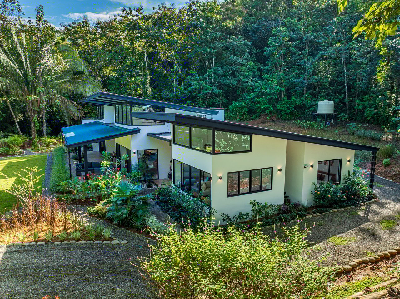 Contemporary Mountain View Villa – 5 Minutes to Playa Dominical