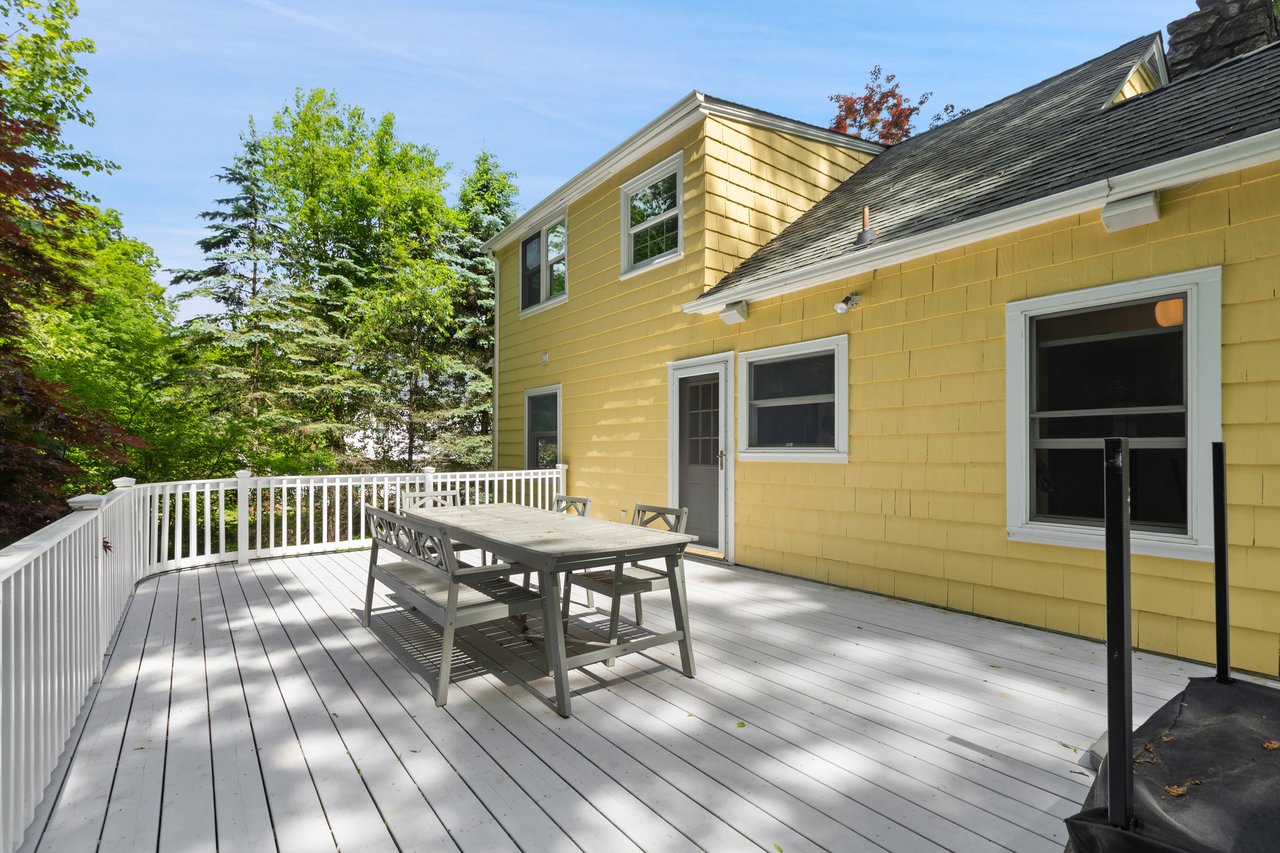 65 Laurelton Road