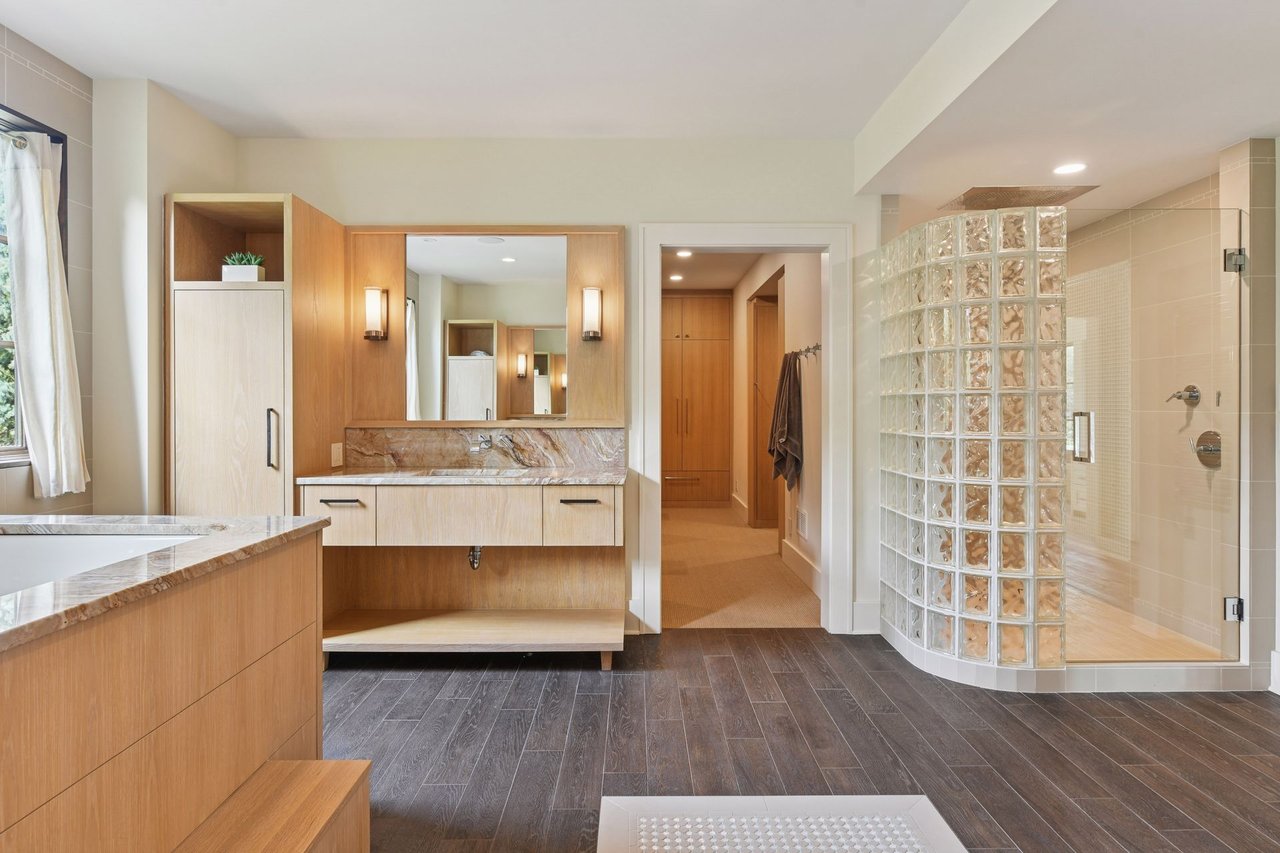8 Circle W, Edina