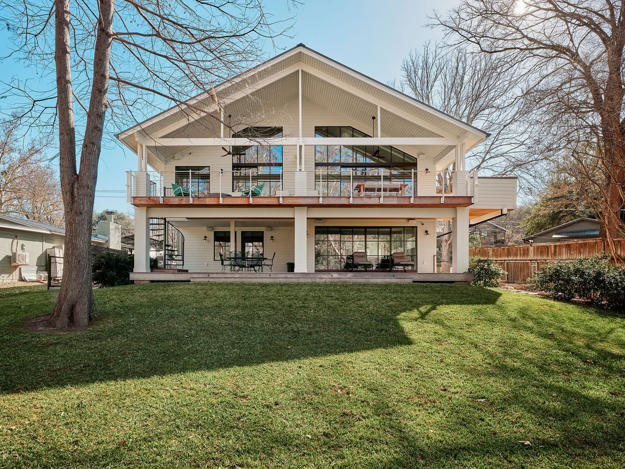 3016 Edgewater Drive