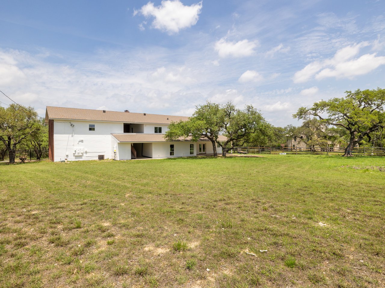 Fully Reimagined Hill Country Retreat w/ Private Guest Apartment + 3-Car Garage