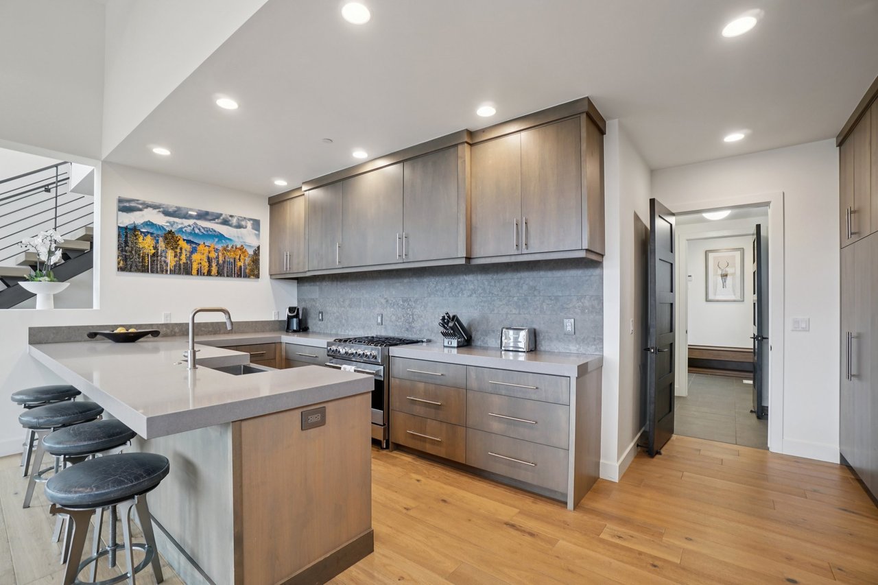 6768 Golden Bear Loop