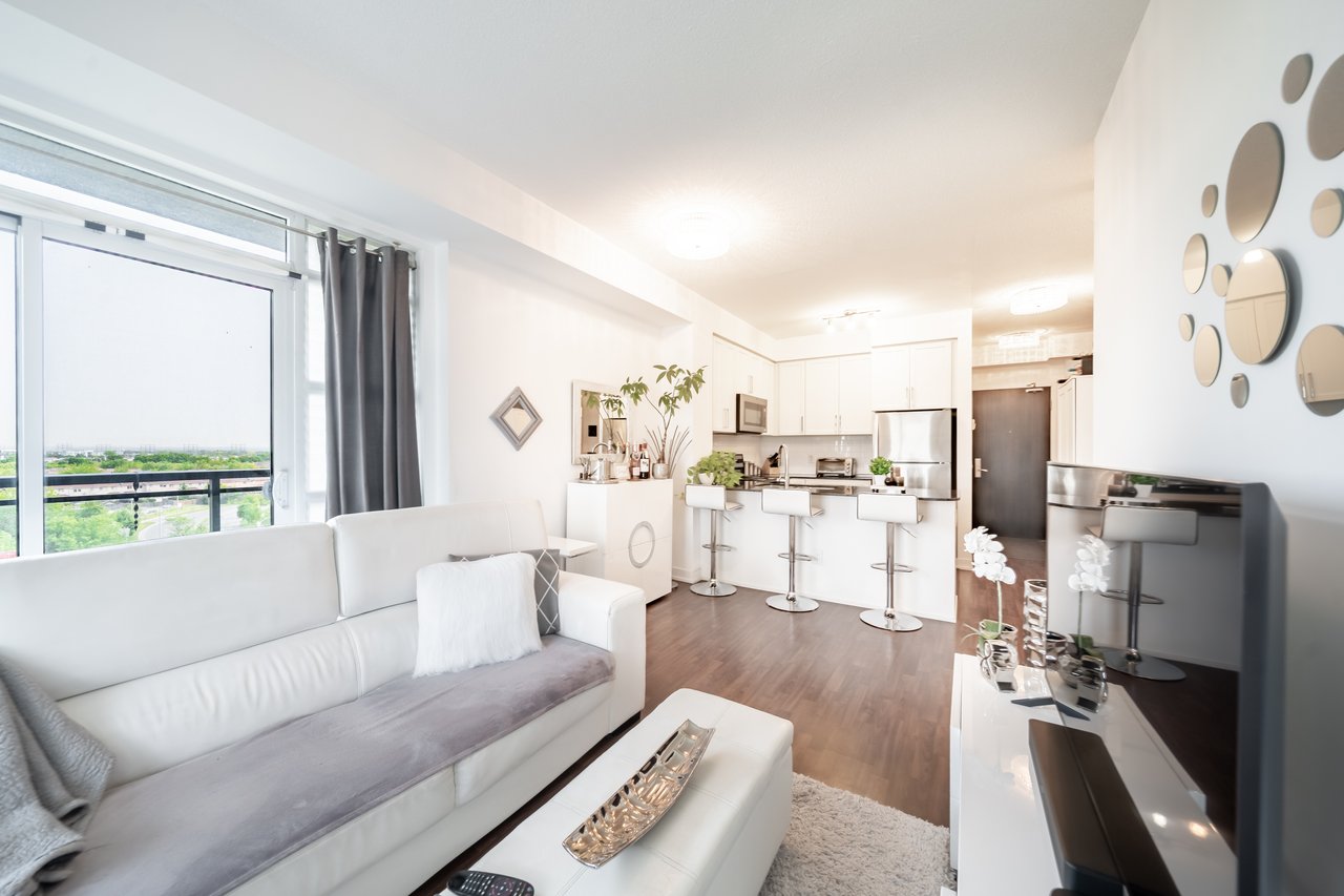 840 Queens Plate Dr 704