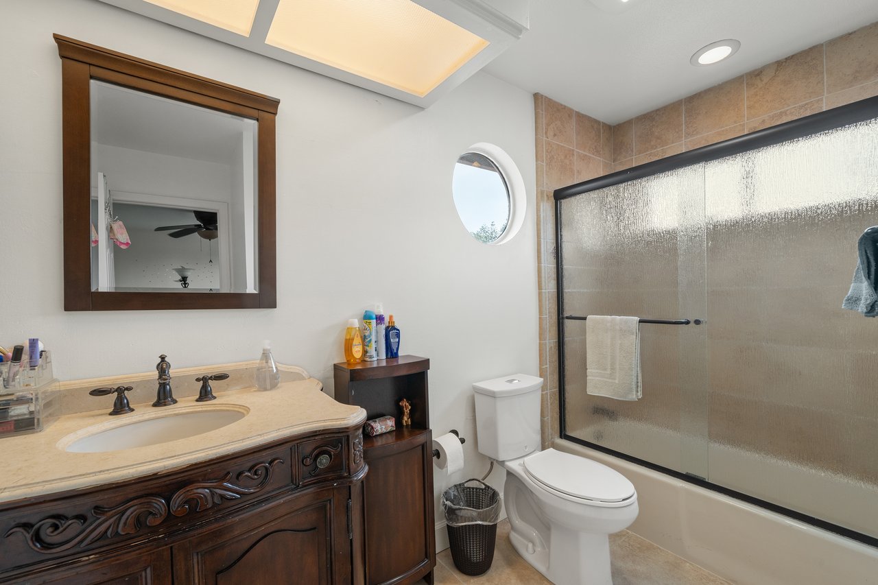 38405 Avenida La Cresta