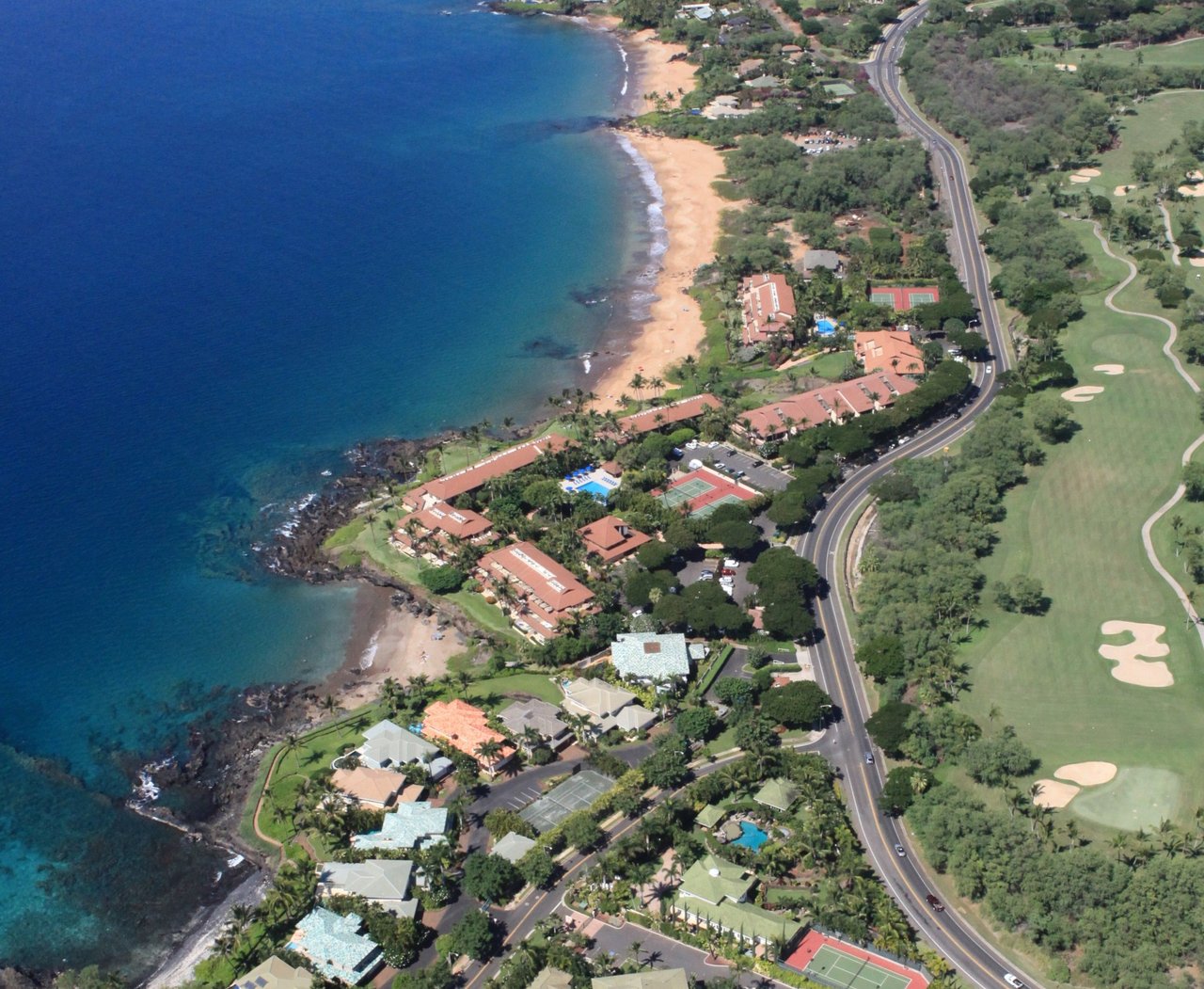 Makena surf from the air, with changs beach and wailea golf