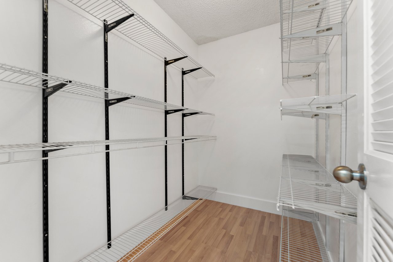 1194 Hillsboro Mile, Unit 72