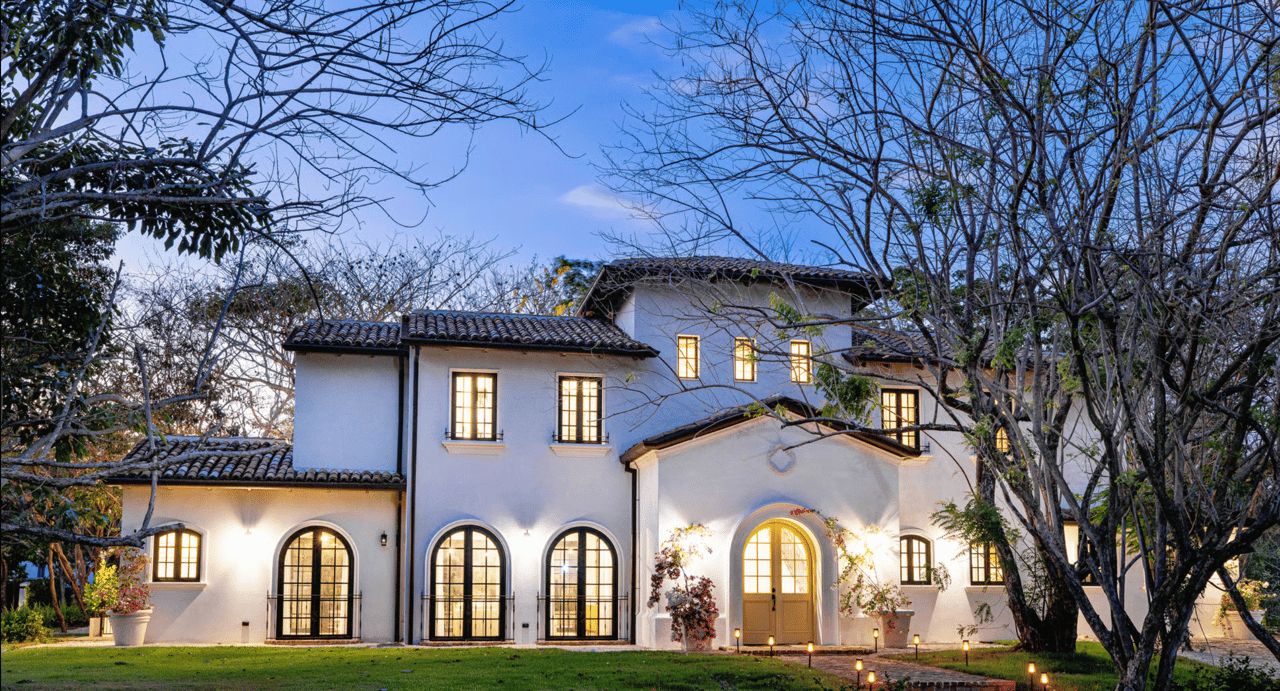 Casa Las Mareas | Beachfront Spanish Colonial Villa with Private Pool in Hacienda Pinilla