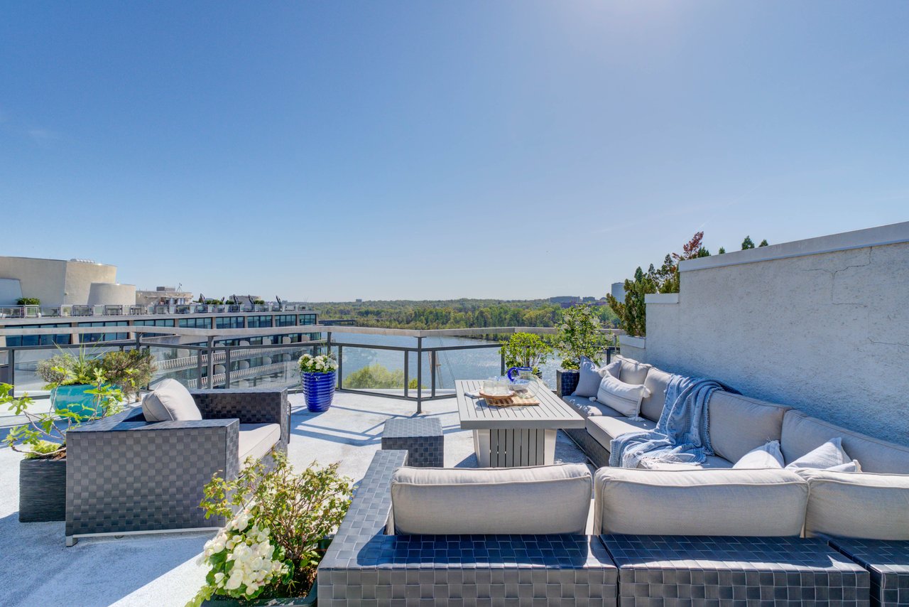 Watergate West Penthouse Seven