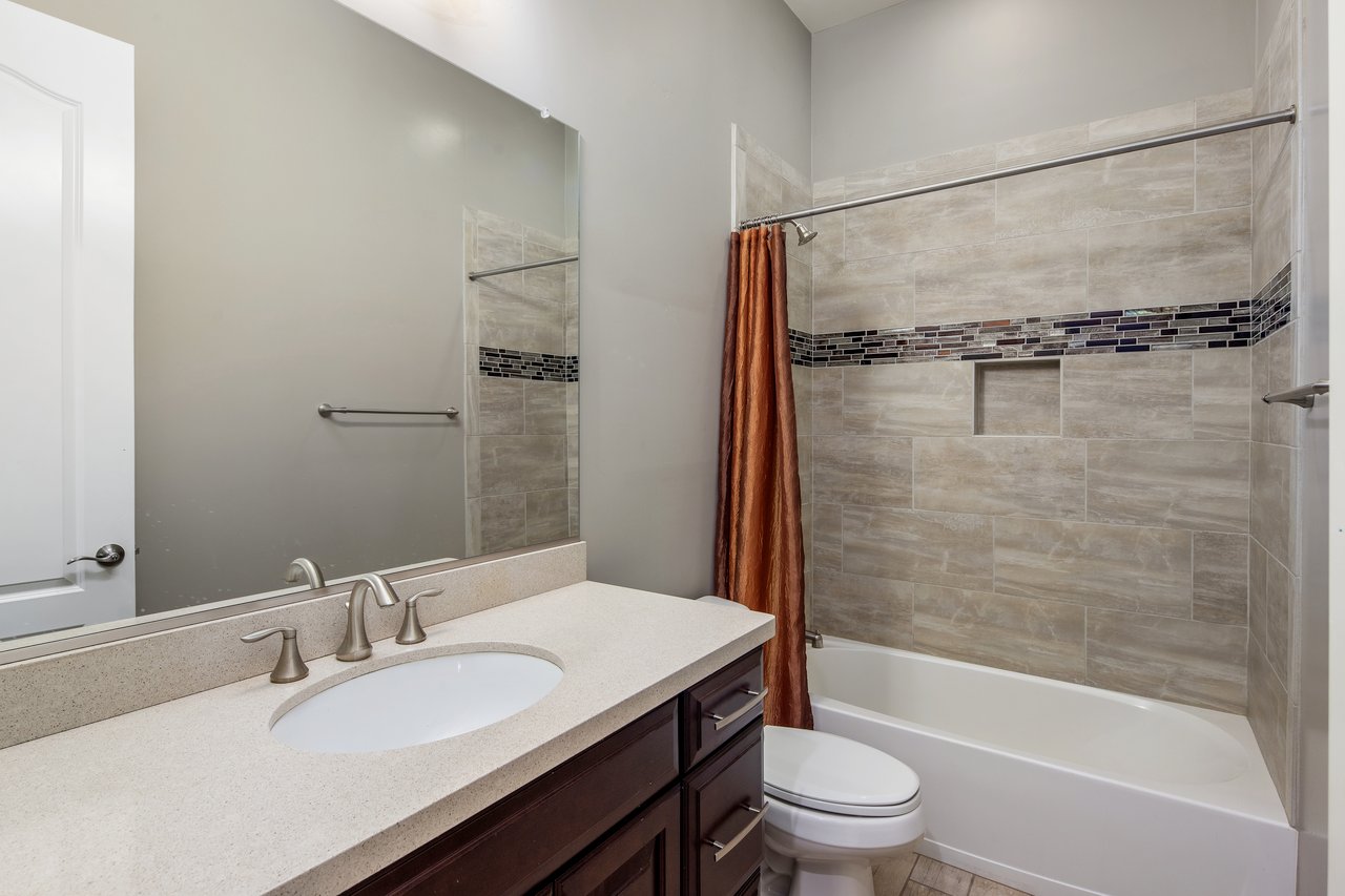 2932 E Madison Vistas