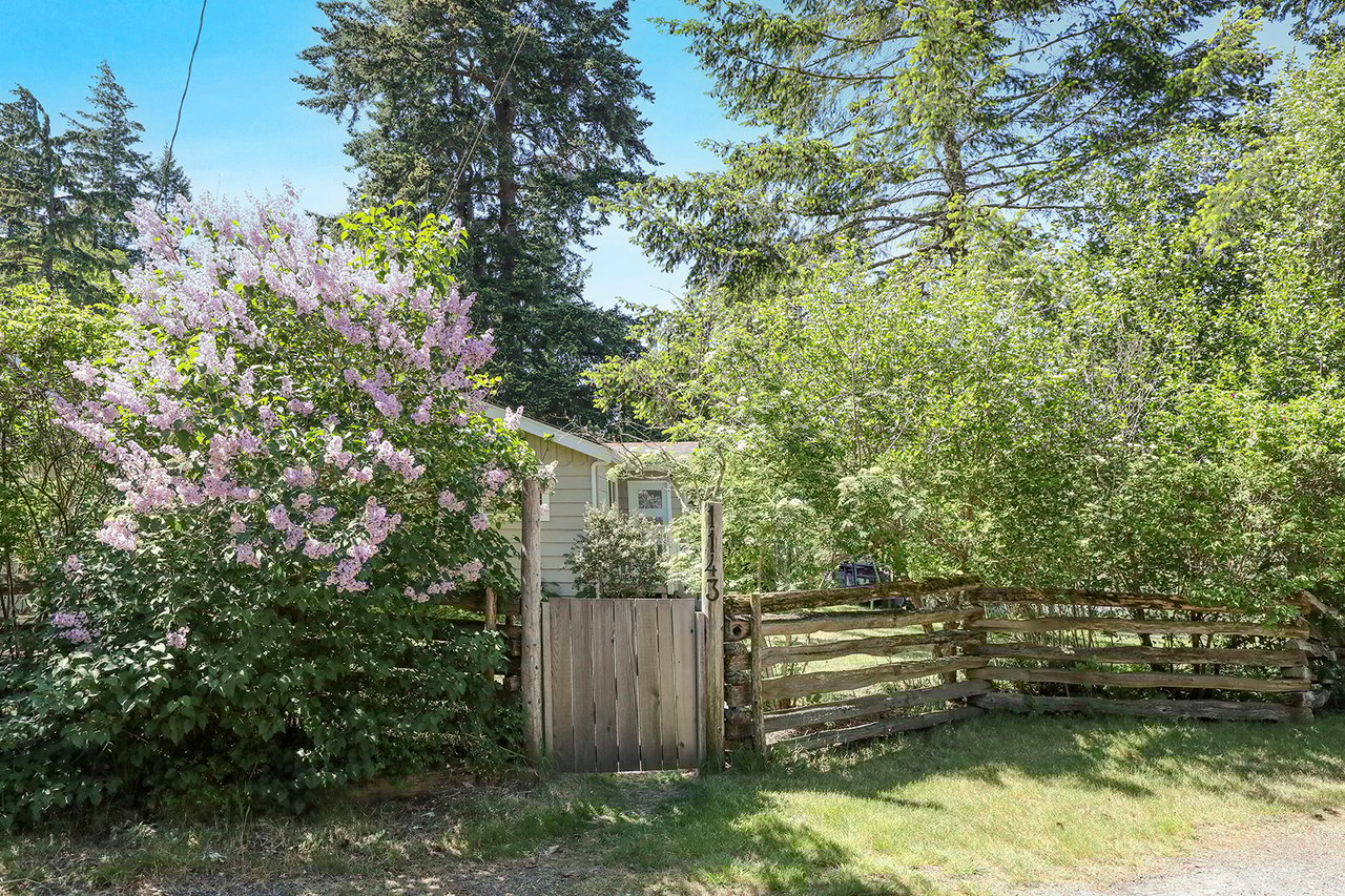 1143 Denny Rd