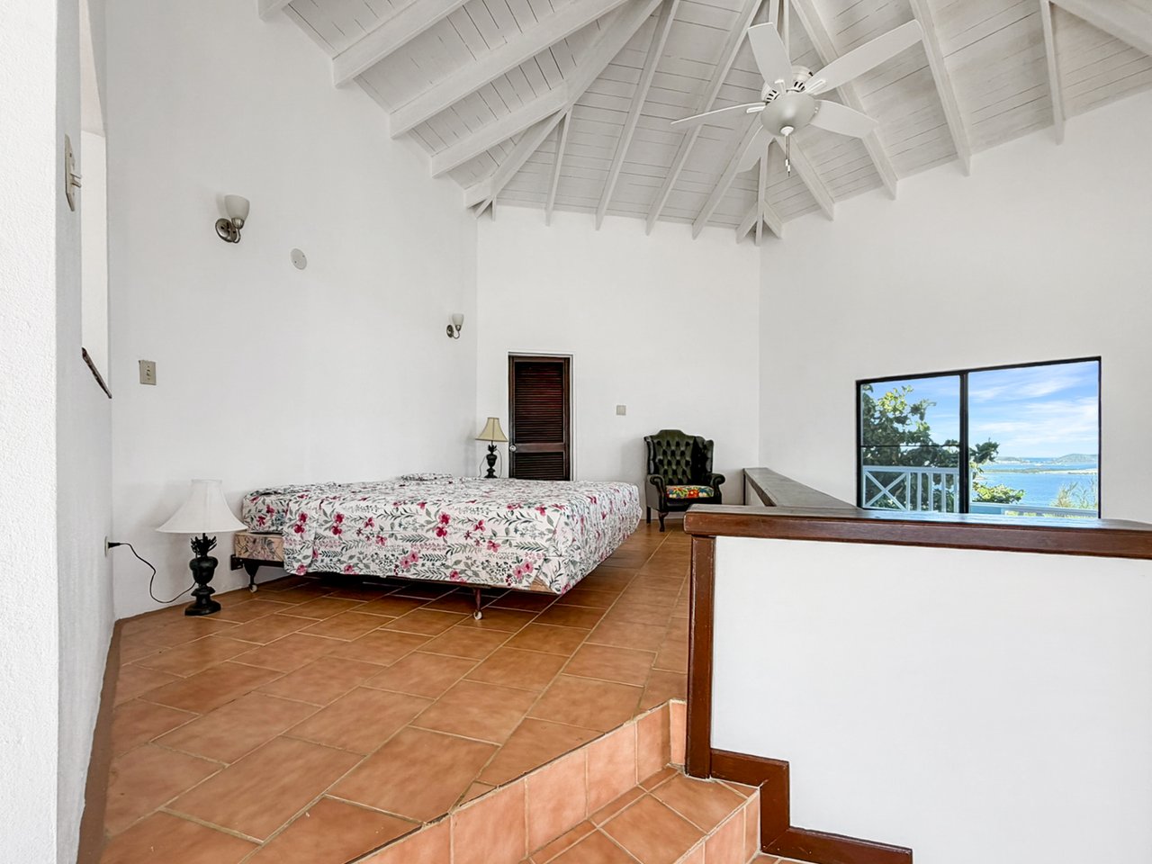 1110 Large Studio-Hodges Creek