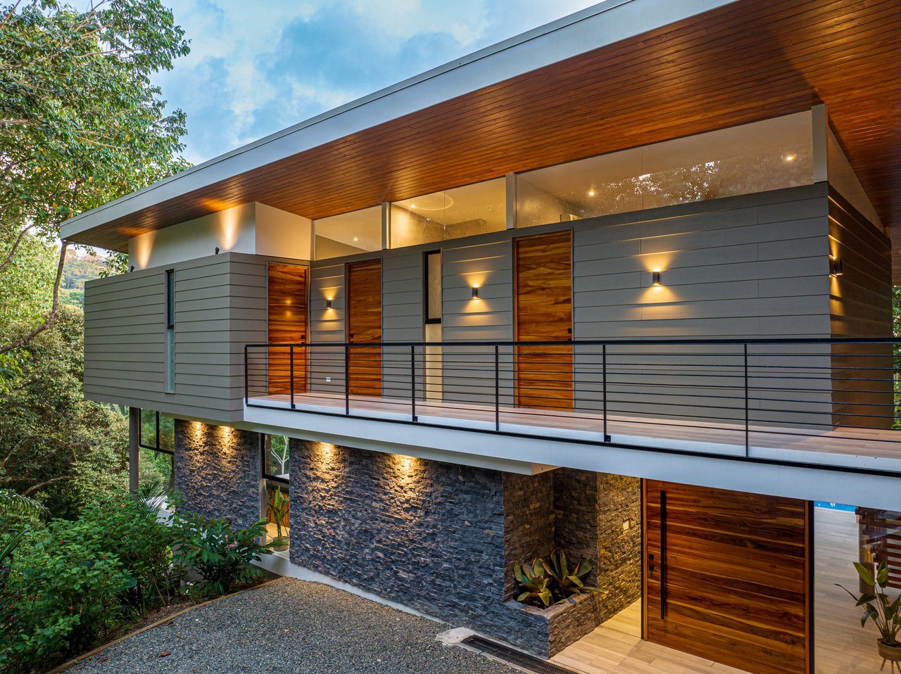 4 Bedroom Jungle Paradise with Ocean Views