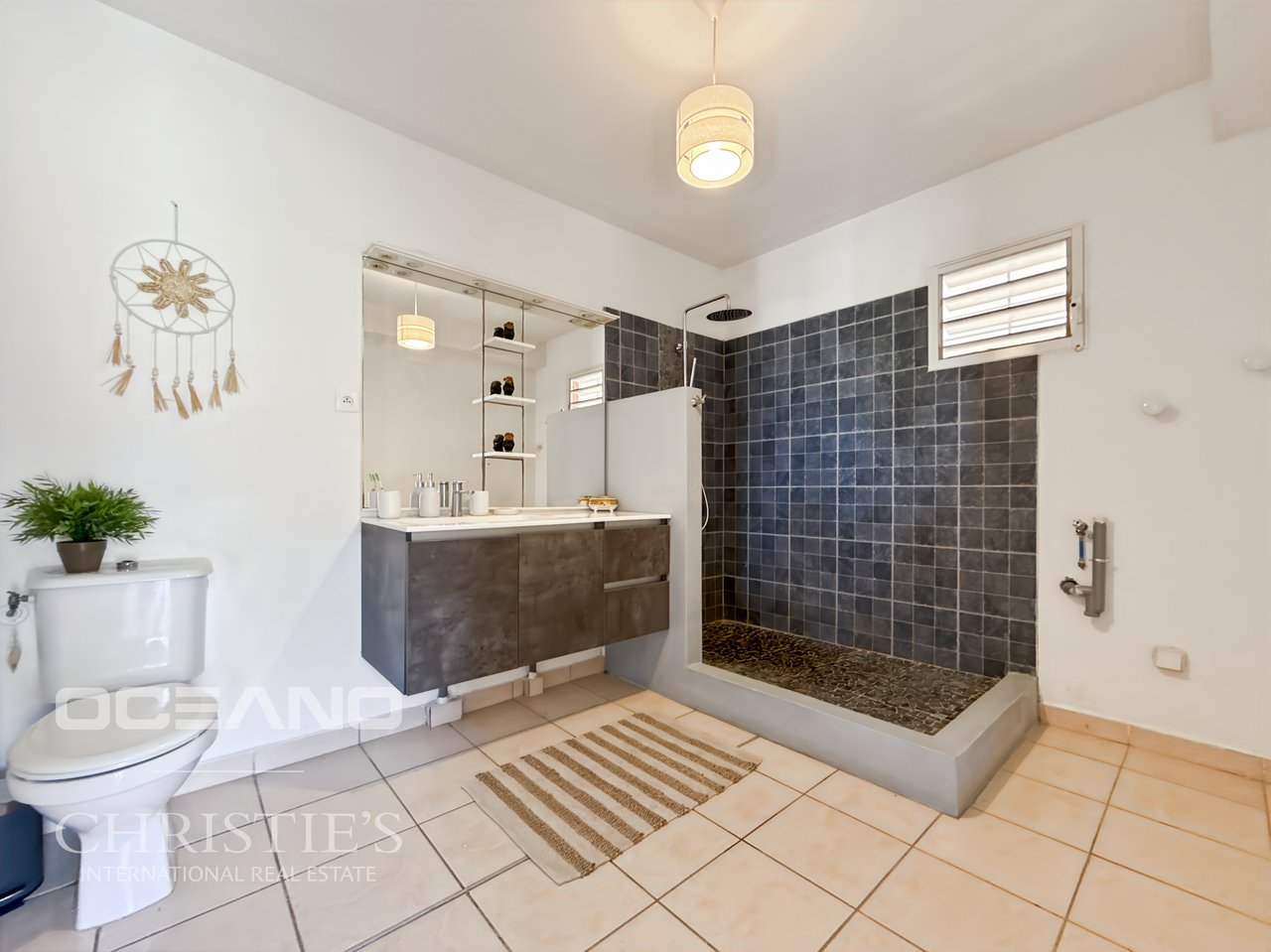 Spacious 3-Bedroom Villa + Studio – OYSTER POND