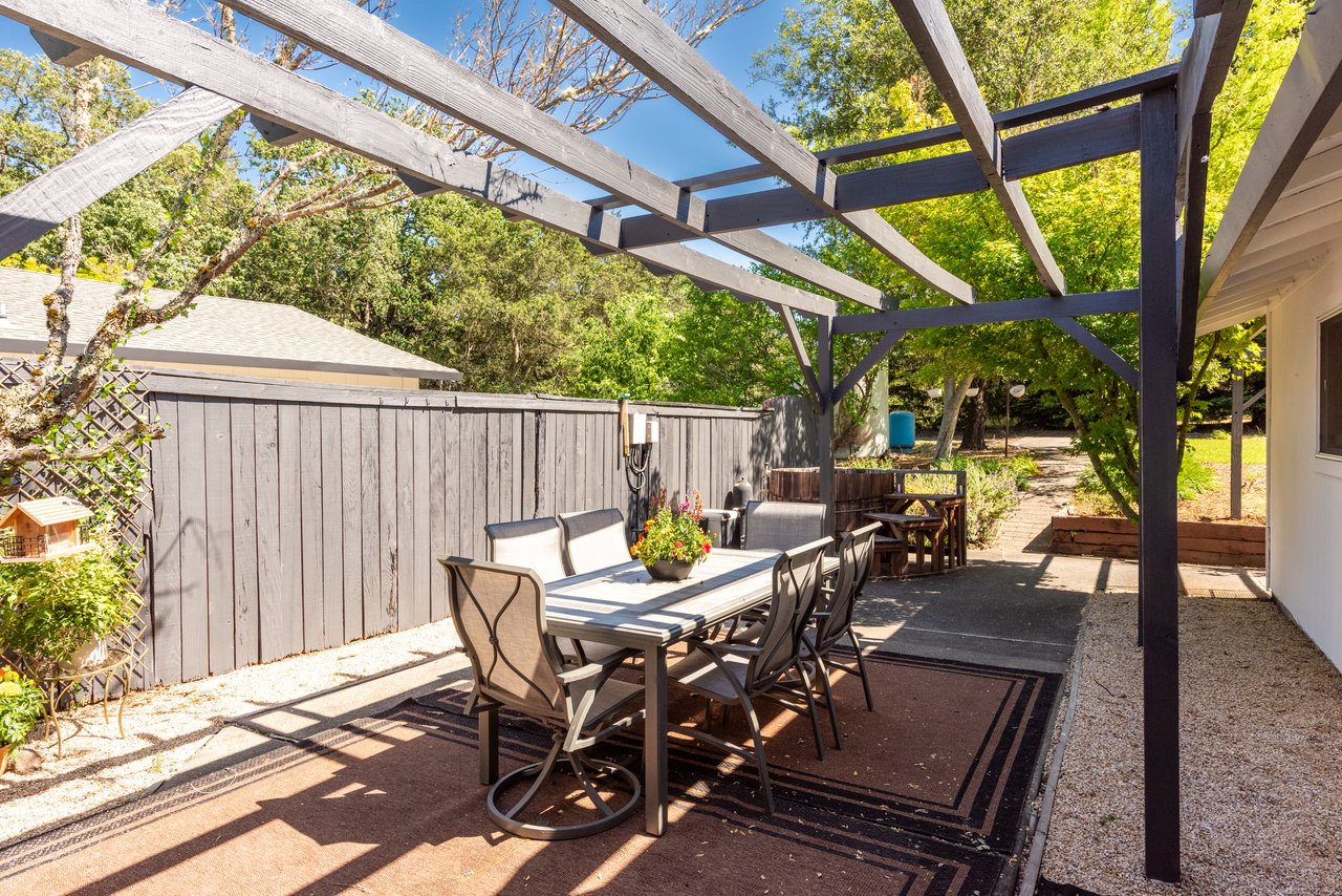 725 Lytton Station