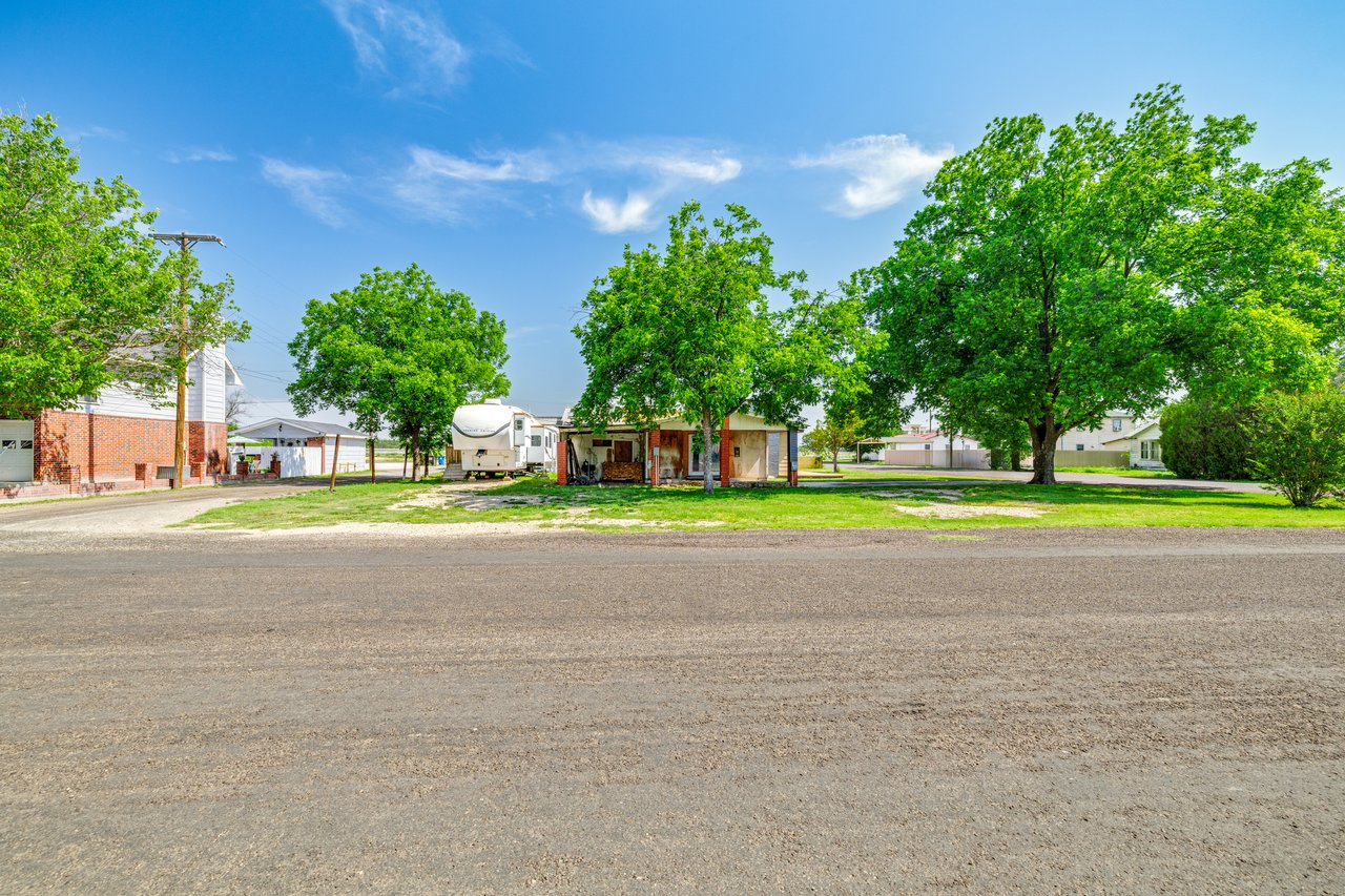 1506 Pine St Ozona, TX 76943