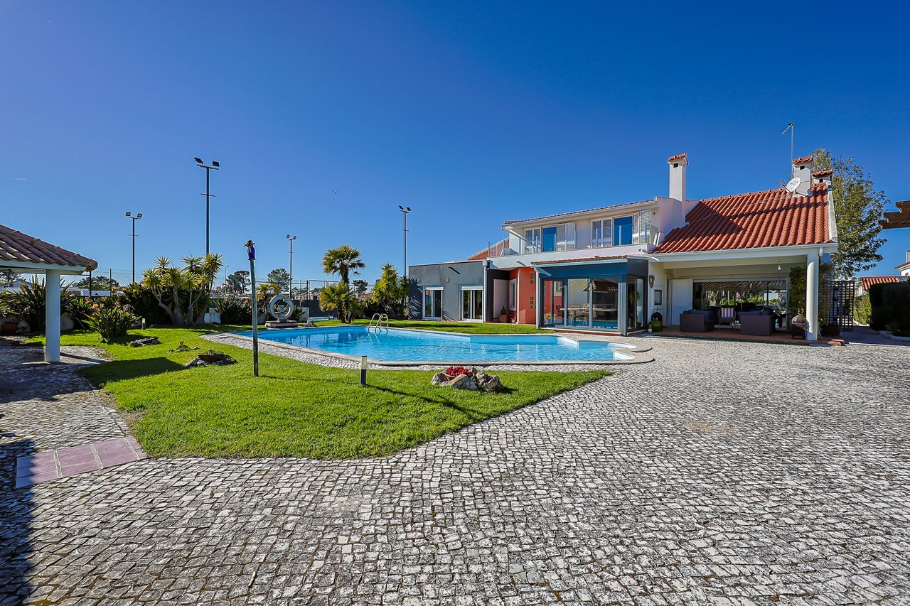Exclusive 4,000 m² Estate in Azeitão with Tennis Court, Spa & Approved Development Project