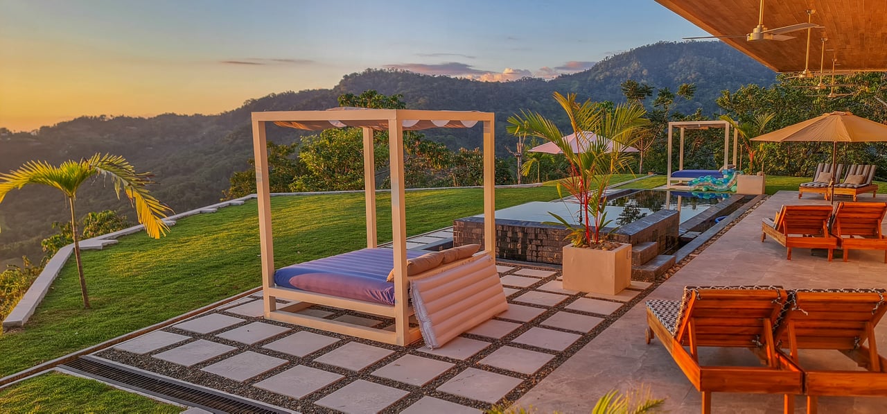 17 Acres Private Estate With Two Homes With Panoramic Views