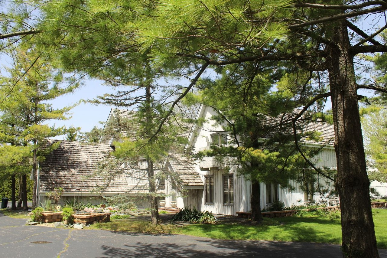 160 W Everett Rd