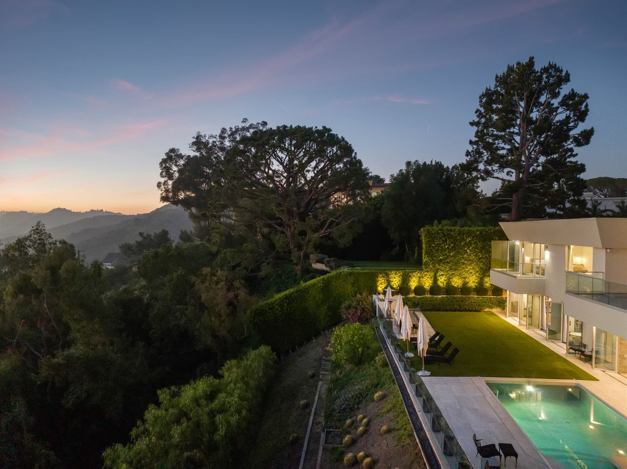 1557 Tower Grove Dr, Beverly Hills