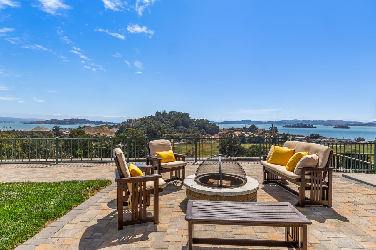 Sunny View Residence in Peacock Gap
