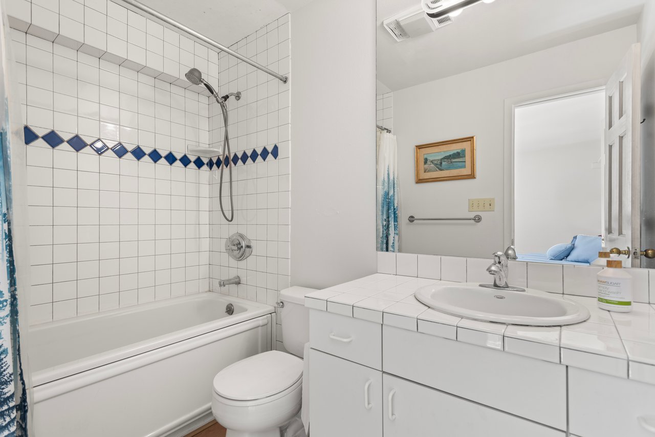 Bright Aspen Townhome: Steps from Culture, Slopes & Transit